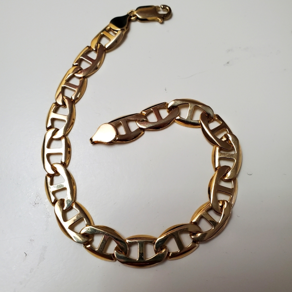 14kt yellow gold bracelet.